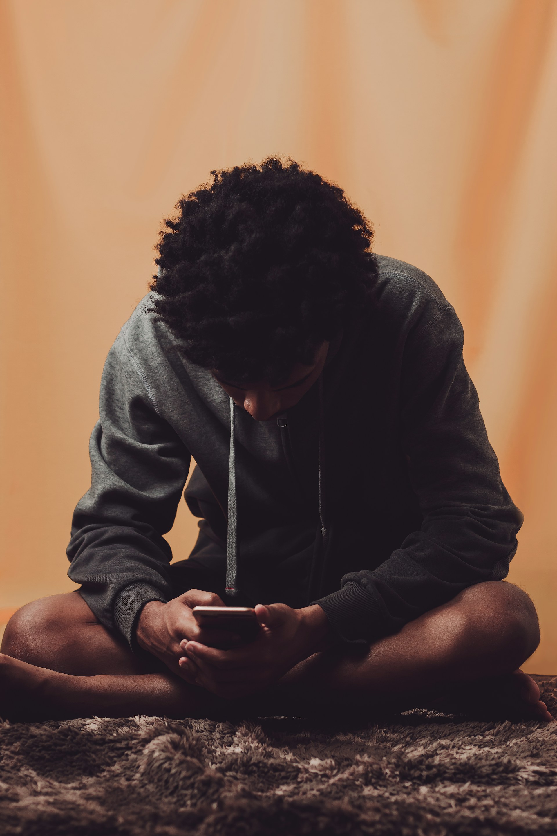 Sade looking for Hostel